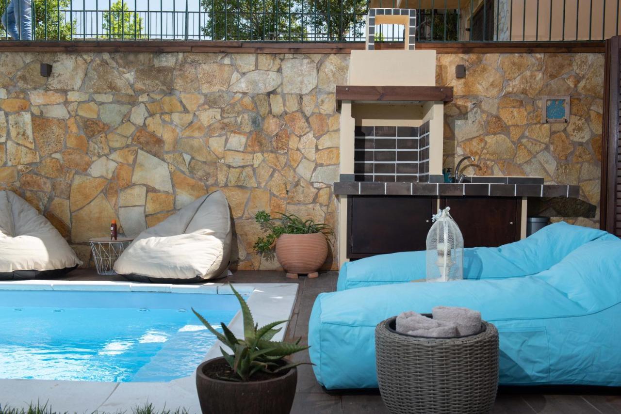 Dandy Villas Nea Roda - Melodic Waves - Private - Pool - Parking - Cellar Kültér fotó