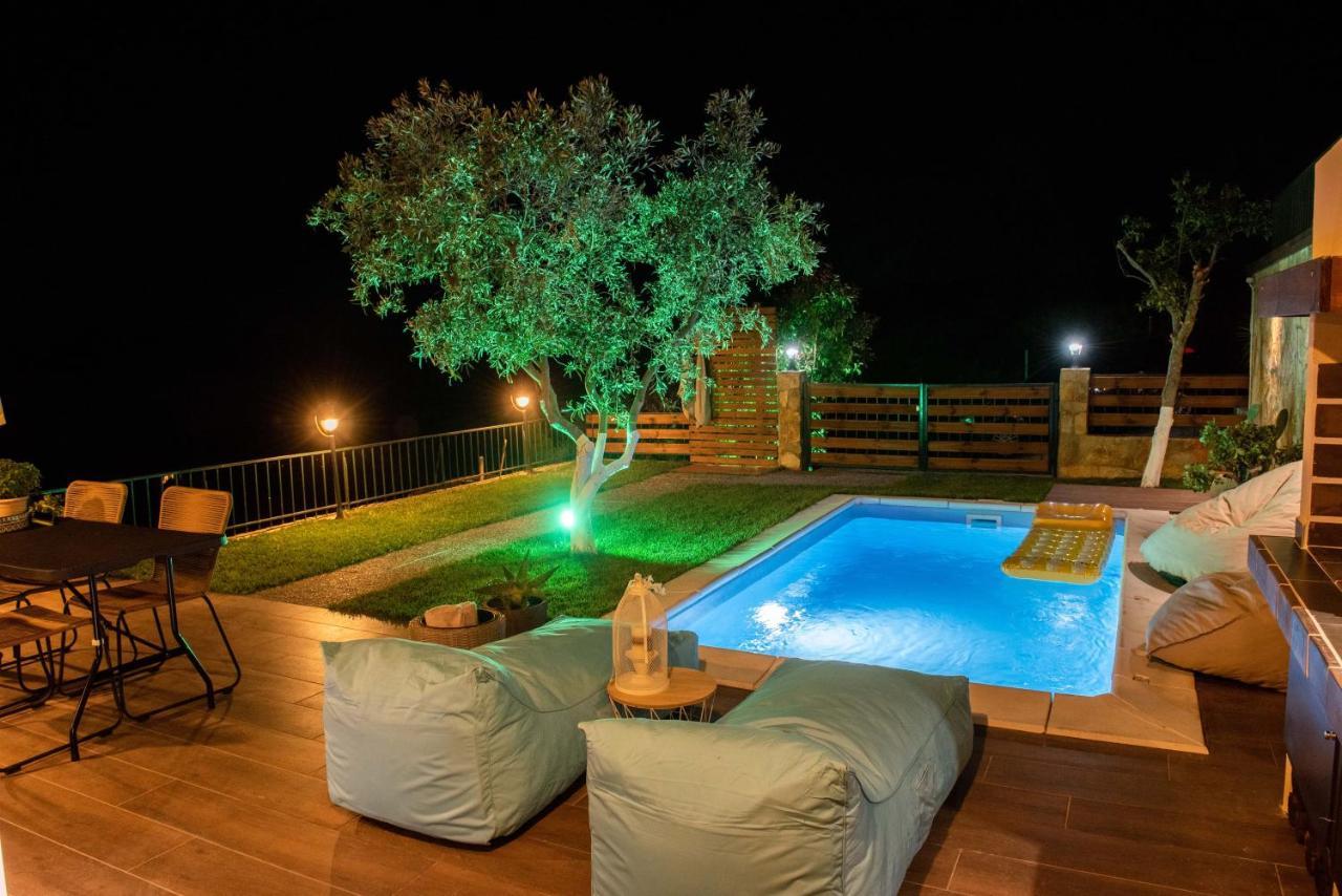 Dandy Villas Nea Roda - Melodic Waves - Private - Pool - Parking - Cellar Kültér fotó