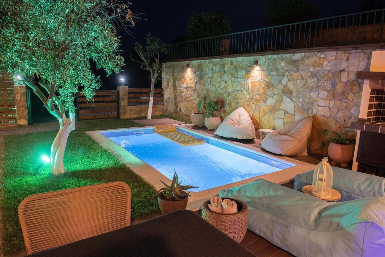 Dandy Villas Nea Roda - Melodic Waves - Private - Pool - Parking - Cellar Kültér fotó