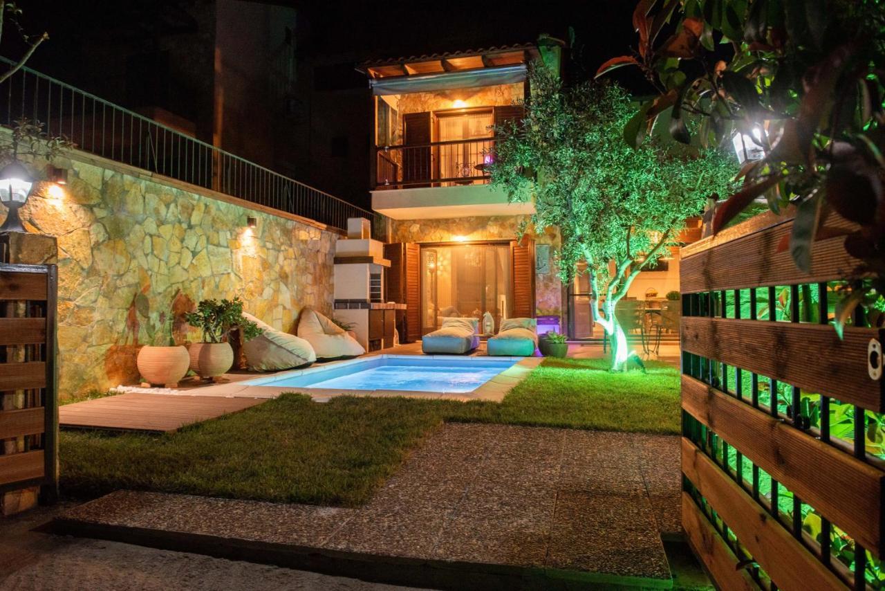 Dandy Villas Nea Roda - Melodic Waves - Private - Pool - Parking - Cellar Kültér fotó