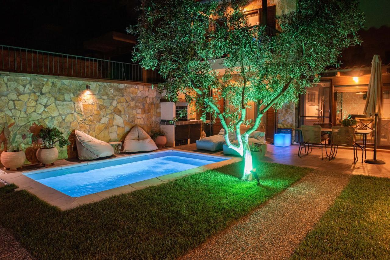 Dandy Villas Nea Roda - Melodic Waves - Private - Pool - Parking - Cellar Kültér fotó